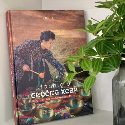 Sách - Hành giả chuông xoay: Nghệ thuật chữa lành bằng chuông Tây Tạng