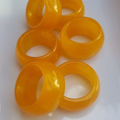 Nhẫn Nam bản hẹ ni 18mm x cao 12mm x dầy 3mm  Chất liệu đá mã não vàng anh bóng đẹp  Nhẫn lọt lòng 18mm hợp nam mệnh thổ, mệnh Kim, mệnh Thủy đeo đẹp ạ