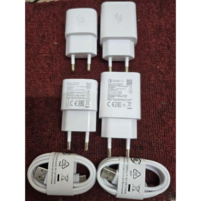 Bộ Sạc 5V - 2A và Bộ Sạc nhanh 18W Vsmart Zin New Chính Hãng Cam Kết _ dùng chung cho các dòng máy