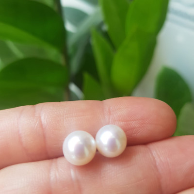 Đôi Bông Ngọc Trai Cao Cấp Bóng Đẹp Cặp Bông tai màu Trắng Bóng size 8mm vừa đẹp Nữ Bọc Vàng đeo lên tay vừa đẹp vừa sang ạ