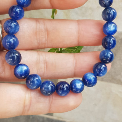 Vòng tay nữ đá kyanite tự nhiên hay đá Sapphire nước xanh dương Đậm bóng đẹp 8mm đẹp sang tốt sức khỏe , mang lại may mắn, tài lộc nữ mệnh Thủy mệnh Mộc đeo ạ