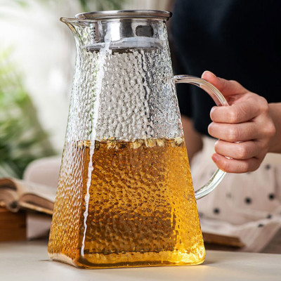 BỘ BÌNH THỦY TINH CHỊU NHIỆT CAO CẤP ĐỰNG NƯỚC UỐNG KÈM 6 CỐC QUAI VÀNG ( 1 BÌNH + 6 CỐC) - VD6