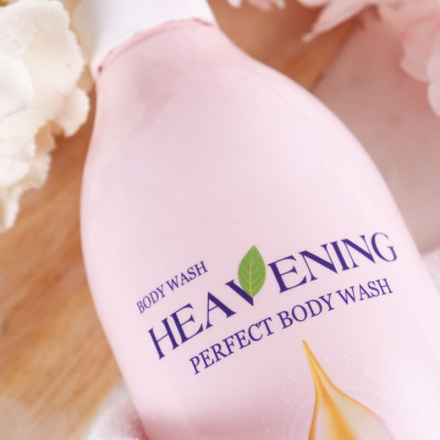 Combo Sữa tắm dưỡng ẩm cao cấp Heavening + Bông tắm tạo bọt siêu mềm Nhật Bản (giao màu ngẫu nhiên)