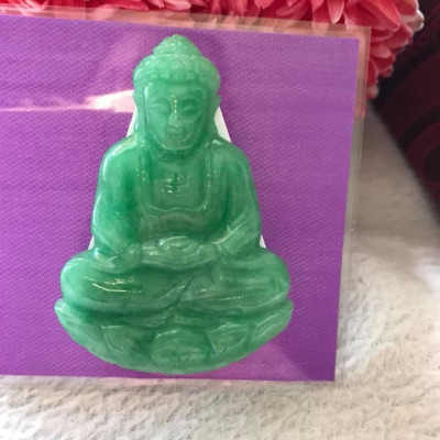 MẶT DÂY CHUYỀN PHẬT A DI ĐÀ ĐỘ MỆNH NAM TUỔI TUẤT HỢI CHẤT LIỆU ĐÁ CẨM THẠCH TỰ NHIÊN XANH LÝ SỊN BÓNG ĐẸP Size Cao 52,5mm x Ngang 37mm x dầy 7mm