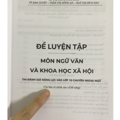 Sách - Đề luyện tập môn ngữ văn và KHXH thi đánh giá năng lực vào 10