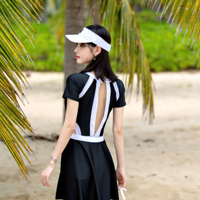 Bộ đồ bơi bikini nữ kín đáo 1 mảnh đi tắm biển giấu bụng váy liền áo dài tay - B.42